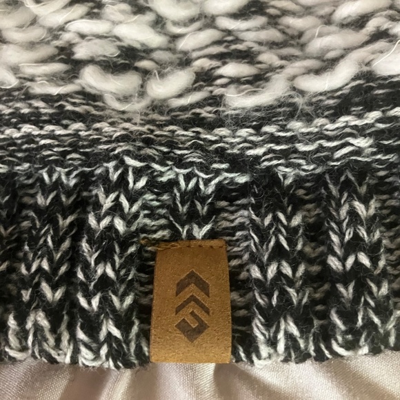 Like New - Free Country Scarf Beanie Set for Women (Knit Twist Black) - One Size - Picture 6 of 13